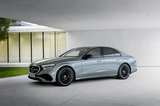 메르세데스-벤츠 Mercedes-AMG E-Class 세단 외관 (참고: Mercedes-AMG E-Class 기본 모델 사진)